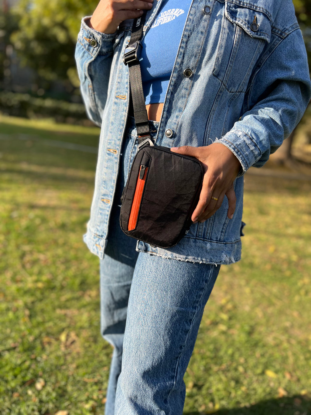Girl wearing  EDC .X MICROSLING X-Pac Onyx Black by Ulūk Outdoors 