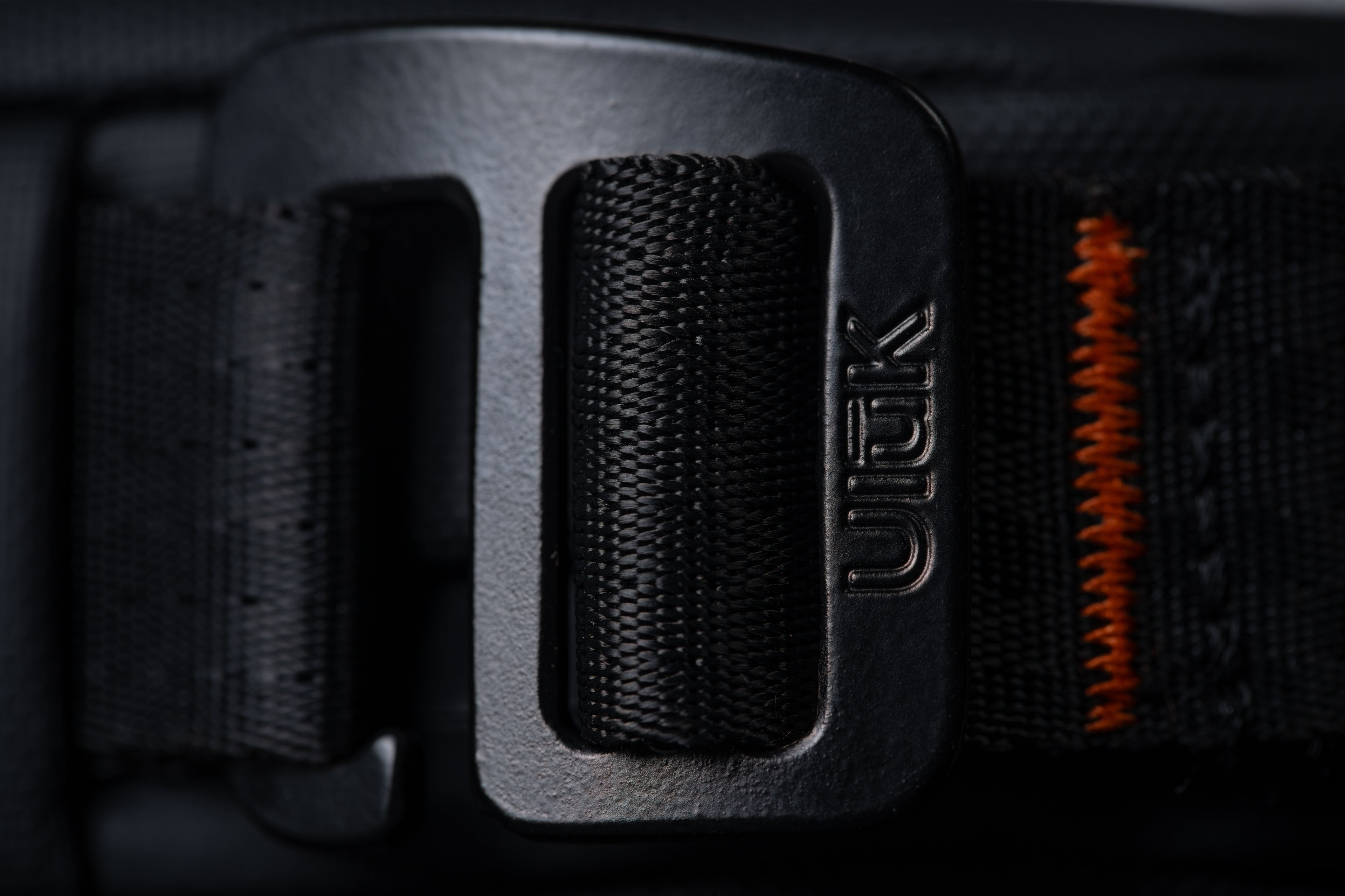 Close-up of premium Fidlock magnetic buckle on EDC 2L TPU Onyx Black Sling