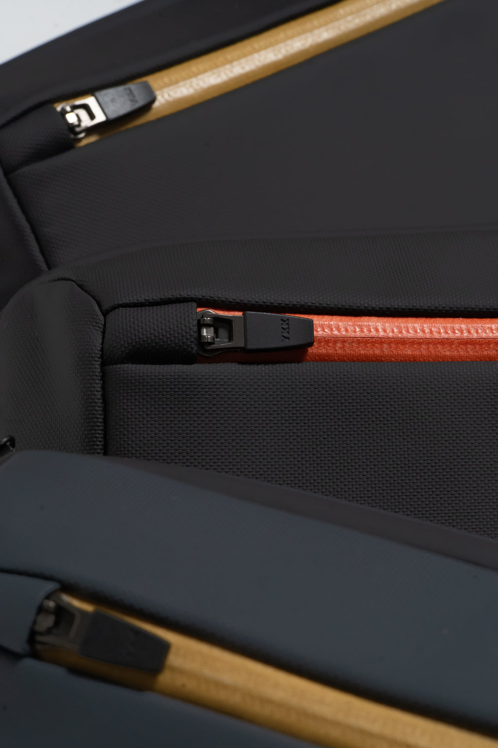 Close-up of water-resistant ykk zipper and pull tab on EDC 2L TPU Onyx Black Sling