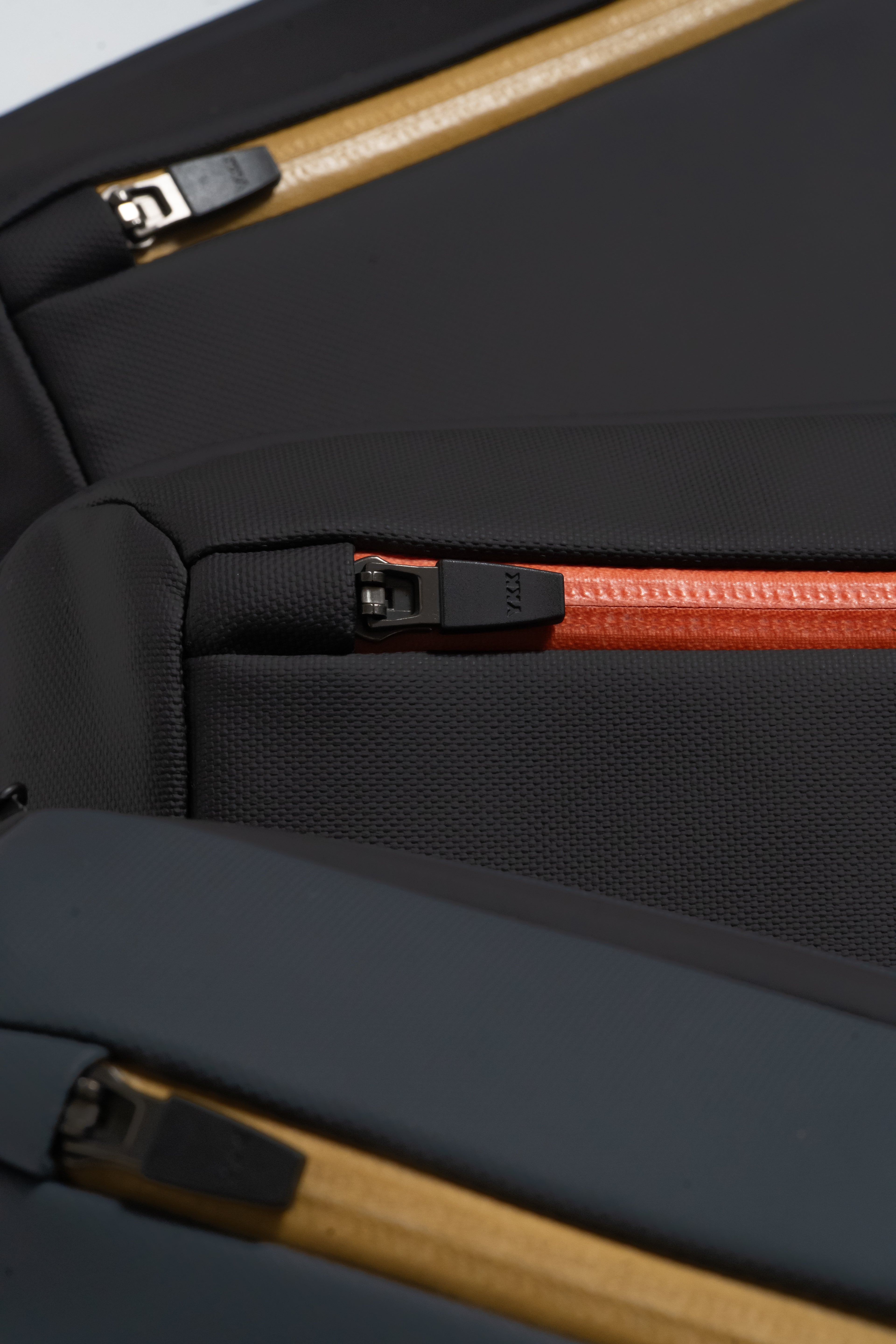 Close-up of water-resistant ykk zipper and pull tab on EDC 2L TPU Onyx Black Sling